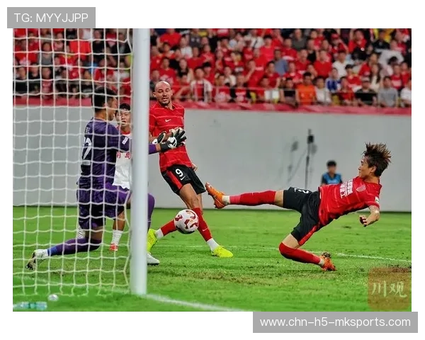 成都蓉城帅惟浩连续突破制造射门，激情碰撞赛场新高度